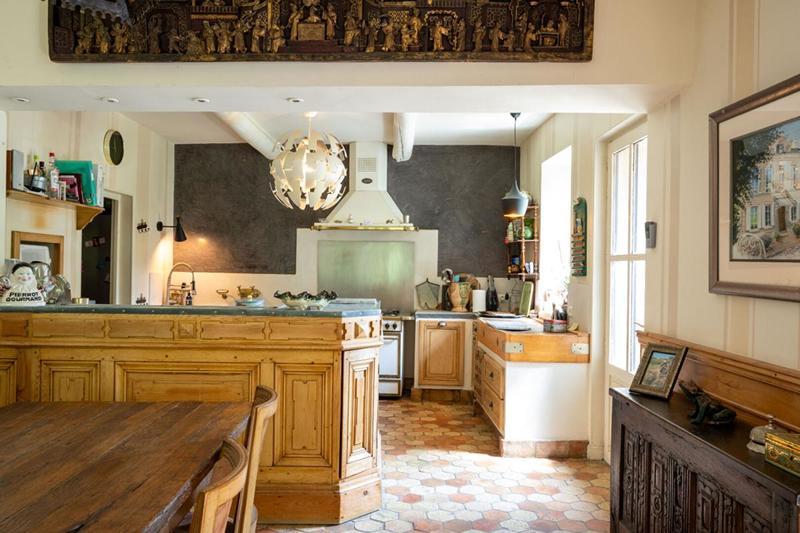 Maison - 345 m² - 8 pièces