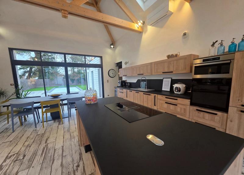 Maison - 210 m² - 6 pièces