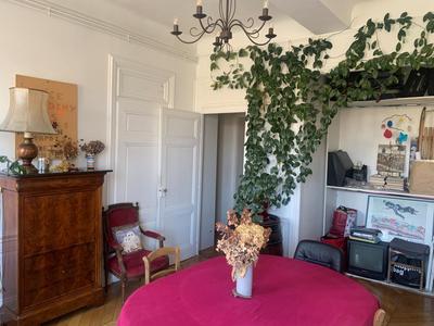 Appartement - 147 m² - 6 pièces