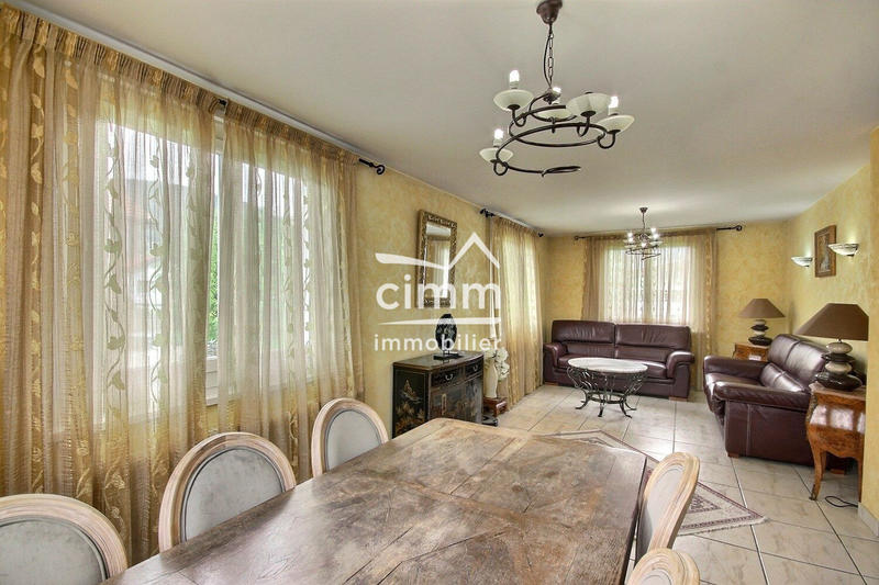 Maison - 169 m² - 9 pièces