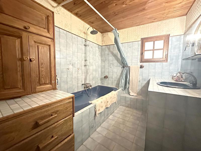 Maison - 201 m² - 9 pièces