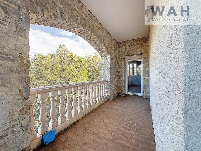 Maison - 390 m² - 13 pièces