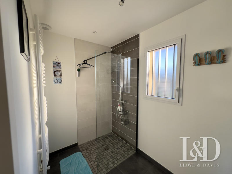 Maison contemporaine - 130 m² - 10 pièces