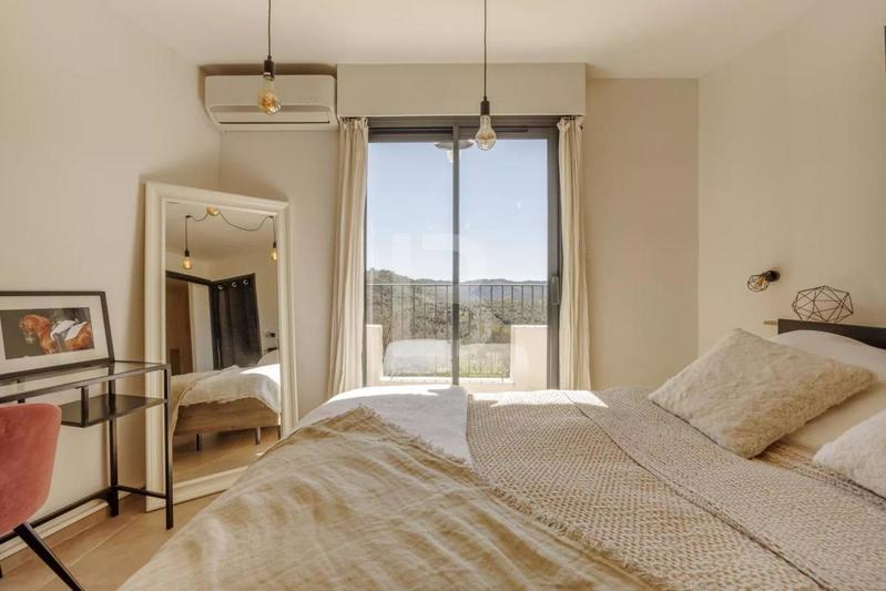 Appartement - 170 m² - 6 pièces