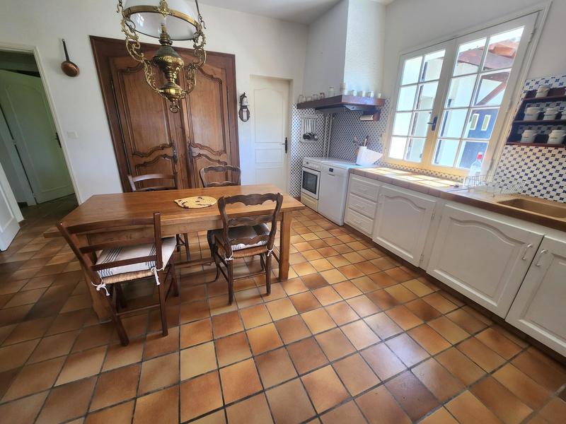 Maison - 230 m² - 10 pièces