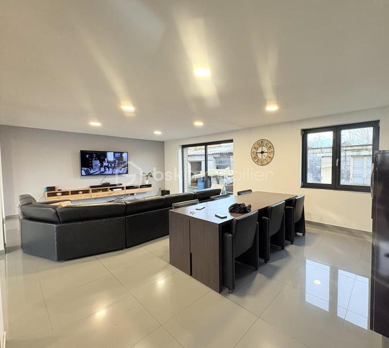 Maison - 243 m² - 8 pièces