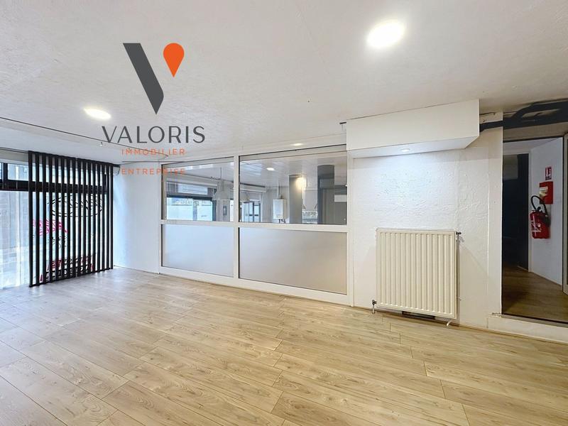 Local commercial - 150 m² - 5 pièces