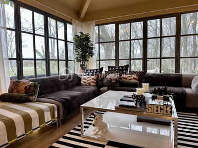 Propriété - 253 m² - 8 pièces