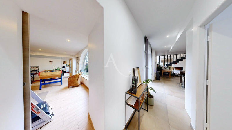 Maison - 211 m² - 8 pièces