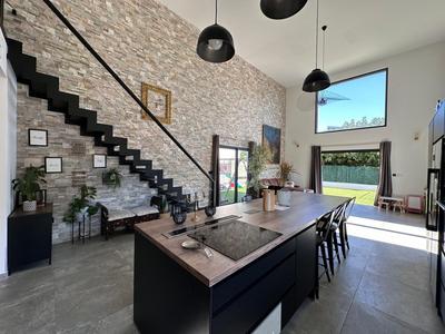 Maison - 121 m² - 4 pièces