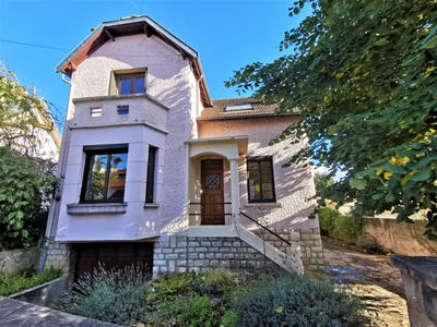 Maison - 140 m² - 7 pièces