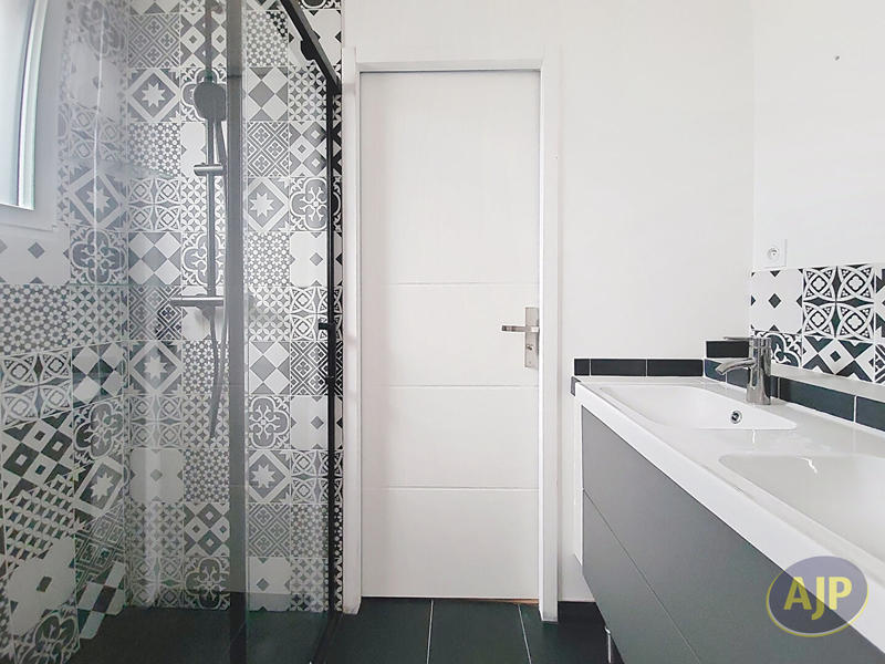 Maison - 147 m² - 8 pièces