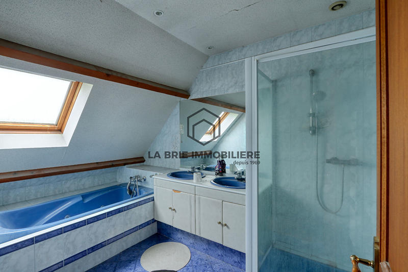 Maison - 179 m² - 6 pièces