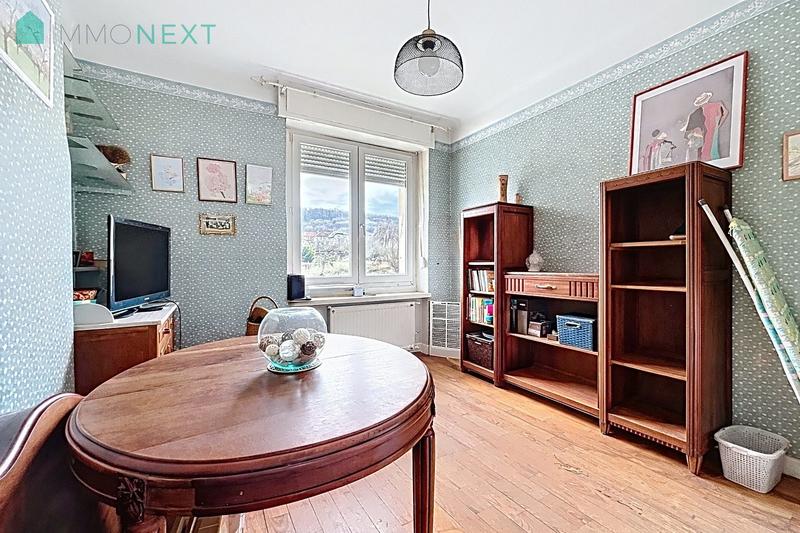 Maison - 213 m² - 9 pièces