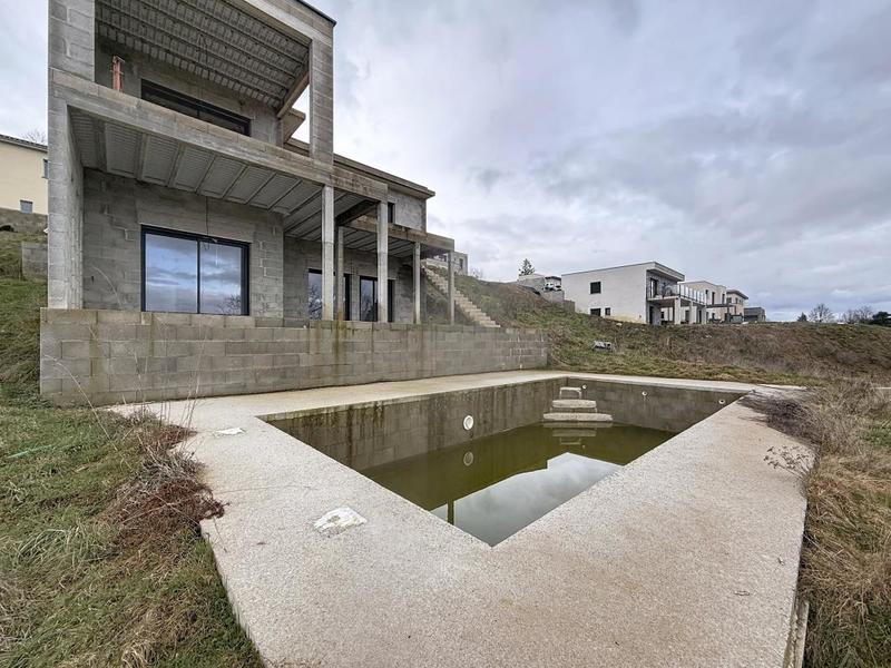 Maison - 180 m² - 4 pièces