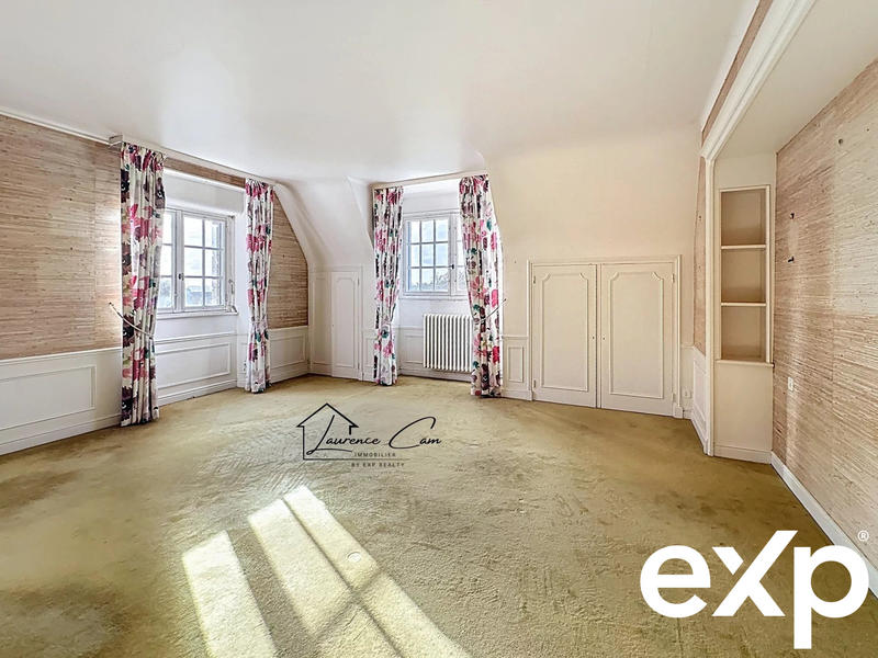 Maison - 404 m² - 12 pièces