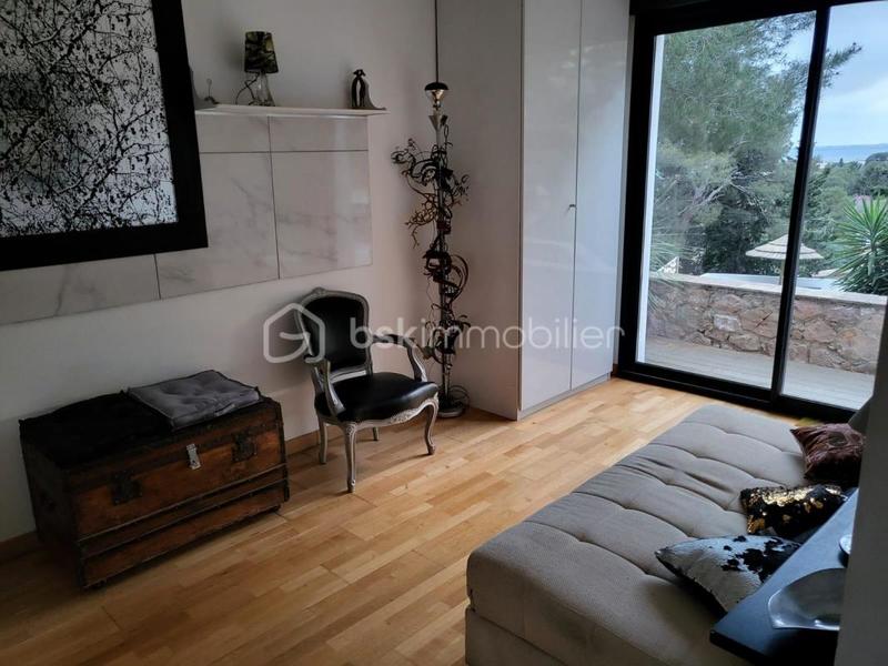 Propriété - 222 m² - 6 pièces