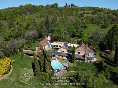 Maison - 303 m² - 19 pièces