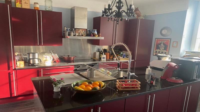 Propriété - 240 m² - 11 pièces