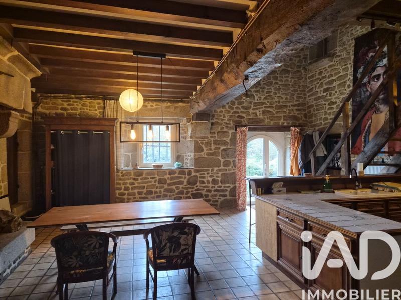 Maison - 232 m² - 7 pièces