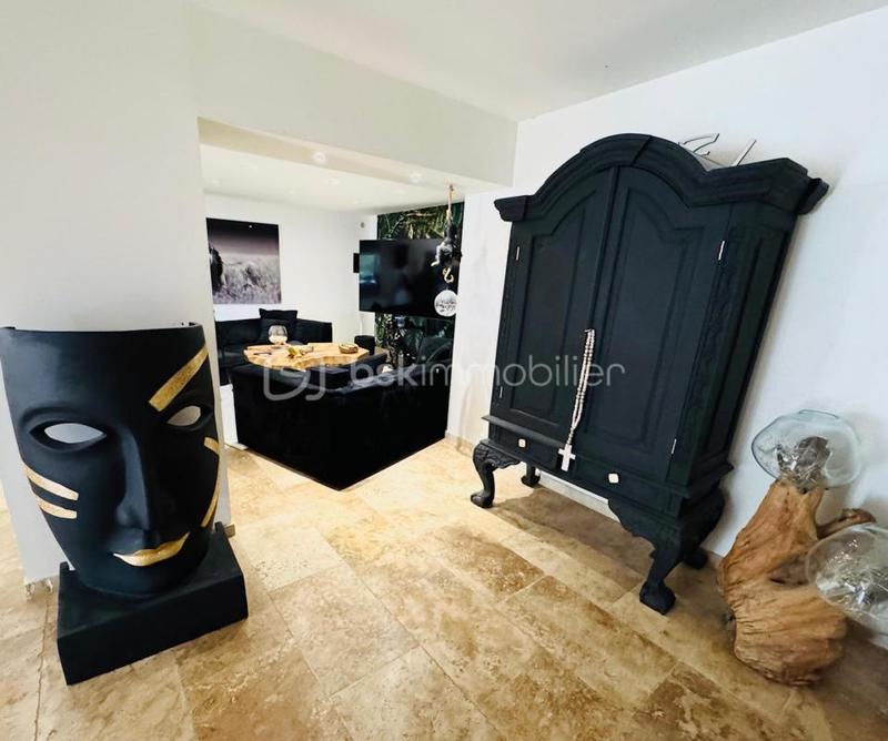 Propriété - 301 m² - 10 pièces