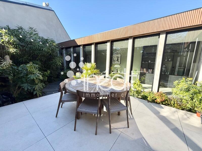 Maison - 317 m² - 6 pièces