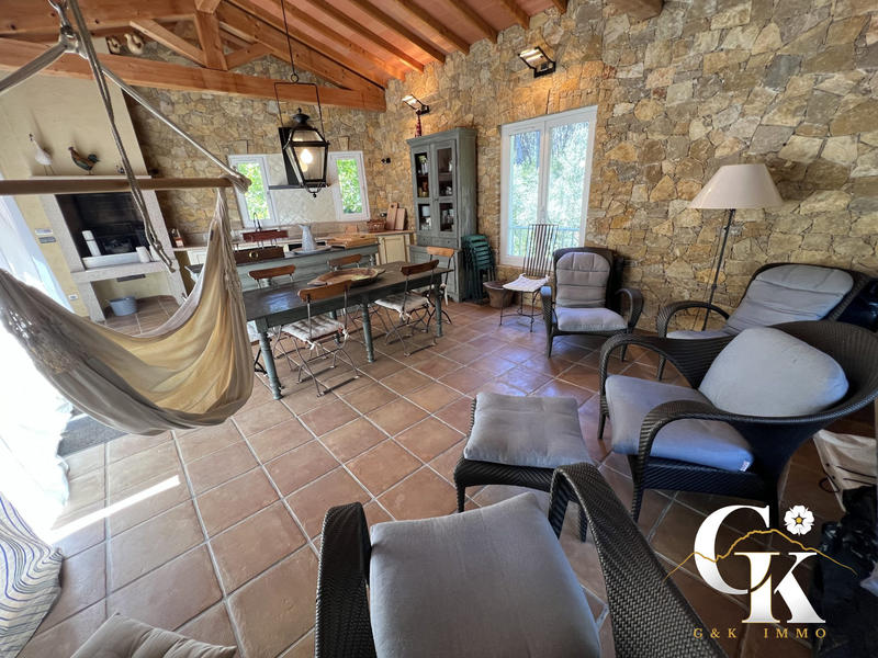 Maison - 250 m² - 7 pièces