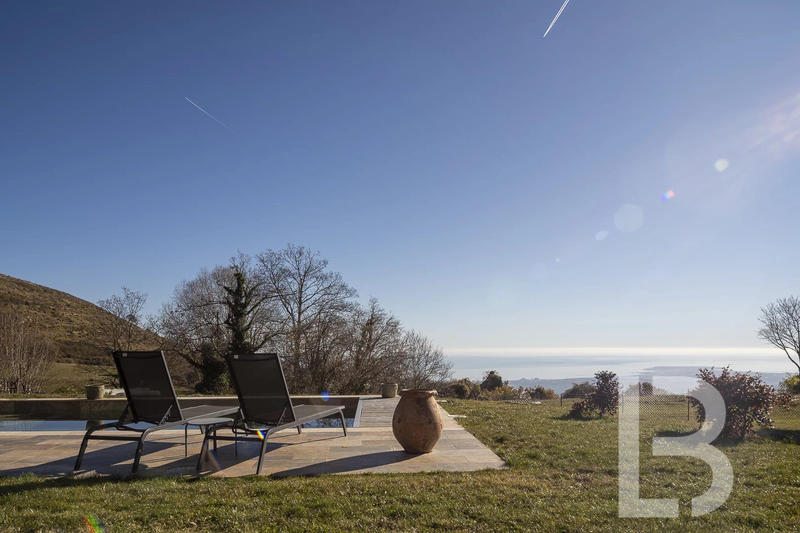 Mas - 220 m² - 6 pièces