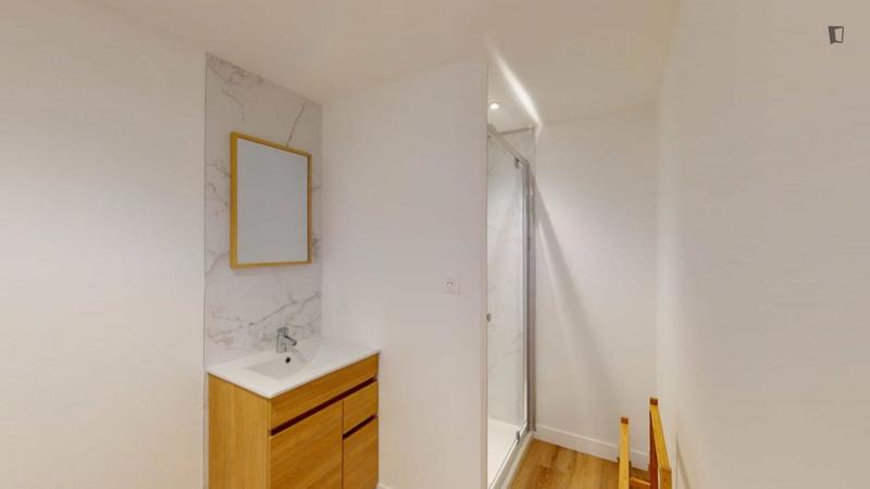 Chambre - 24 m² - 13 pièces