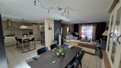 Maison - 180 m² - 7 pièces