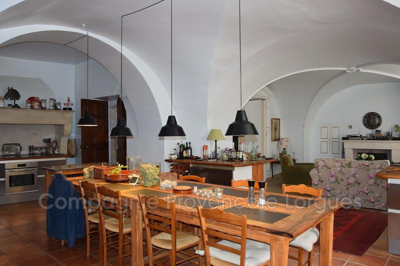 Maison - 1 150 m² - 25 pièces