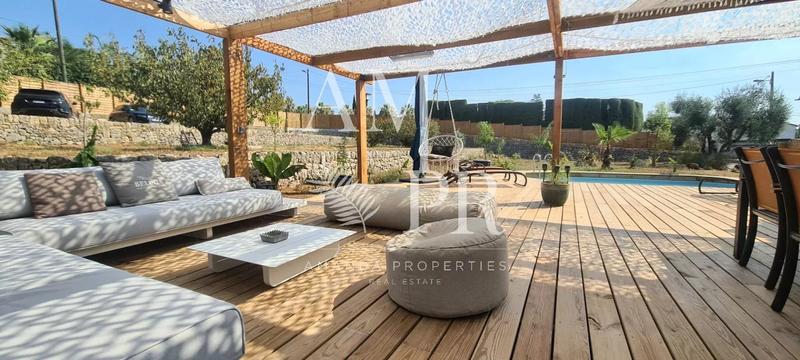 Maison - 200 m² - 8 pièces