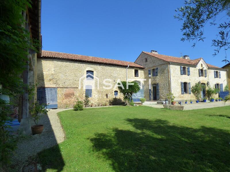 Maison - 260 m² - 7 pièces