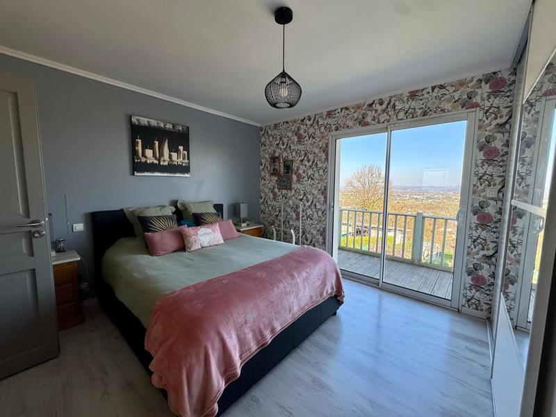 Maison - 230 m² - 8 pièces