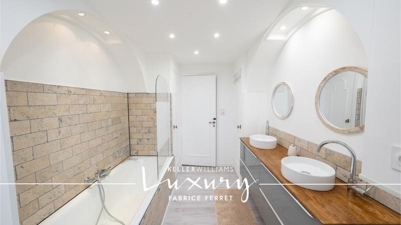 Propriété - 360 m² - 12 pièces