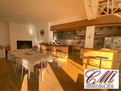 Maison - 370 m² - 9 pièces