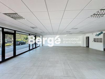 Local commercial - 251 m²