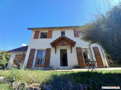 Maison traditionnelle - 135 m² - 5 pièces