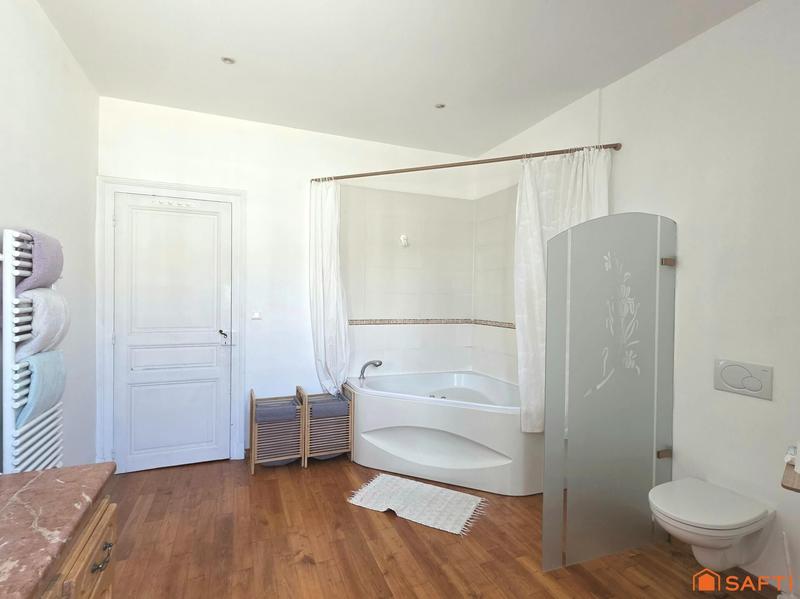 Maison de village - 210 m² - 7 pièces