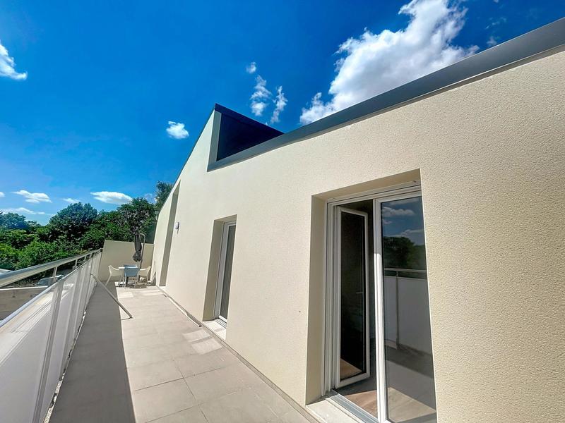 Maison - 216 m² - 8 pièces