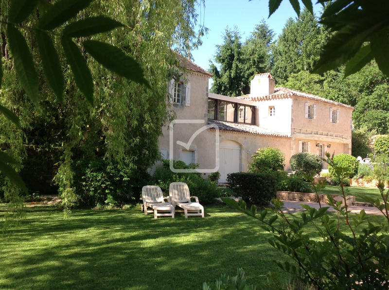 Propriété - 287 m² - 12 pièces