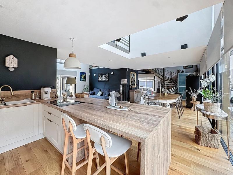 Maison - 180 m² - 7 pièces