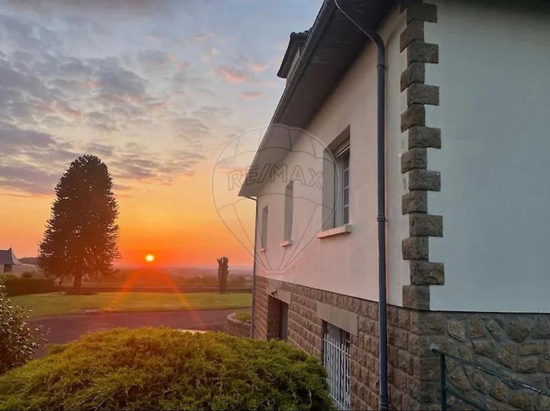 Maison - 208 m² - 6 pièces