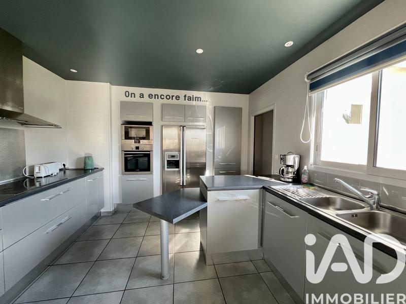 Maison - 217 m² - 7 pièces