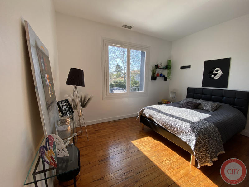 Maison traditionnelle - 223 m² - 9 pièces