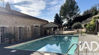 Maison - 300 m² - 9 pièces