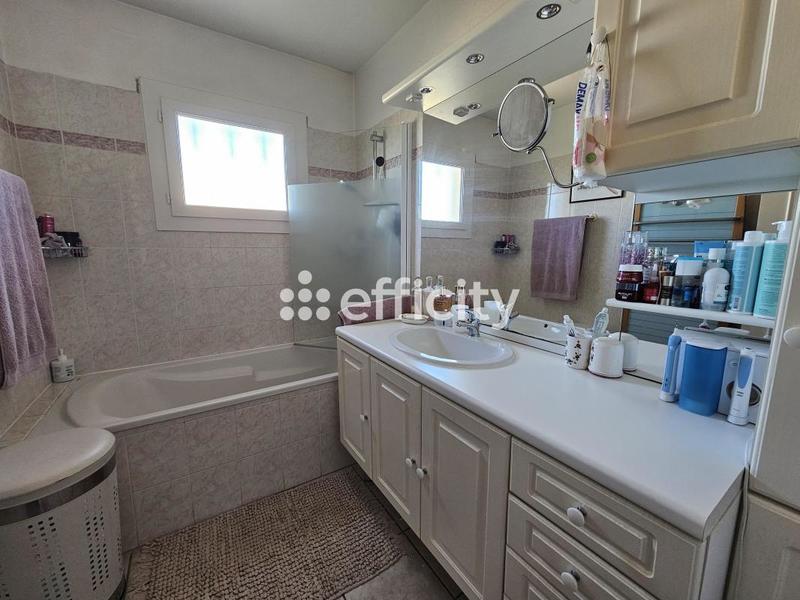 Maison - 208 m² - 11 pièces