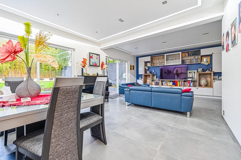 Maison - 216 m² - 6 pièces