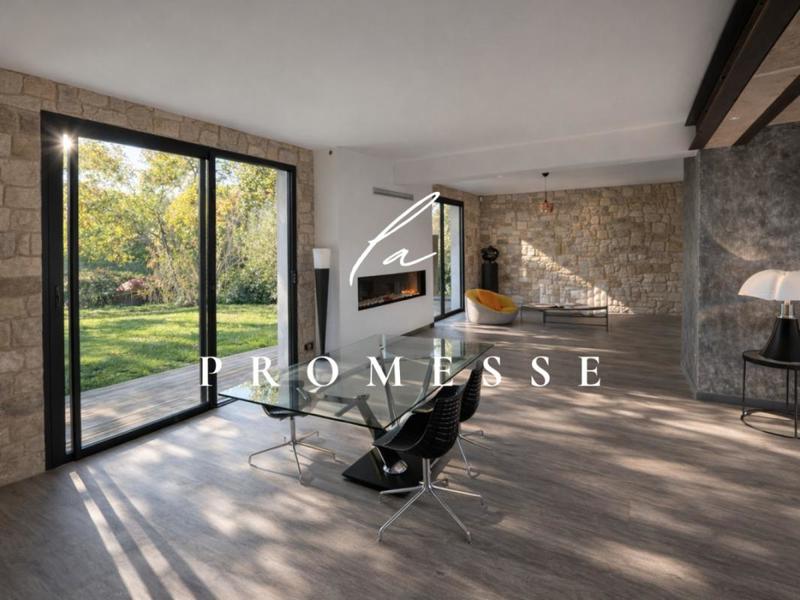 Villa - 323 m² - 8 pièces