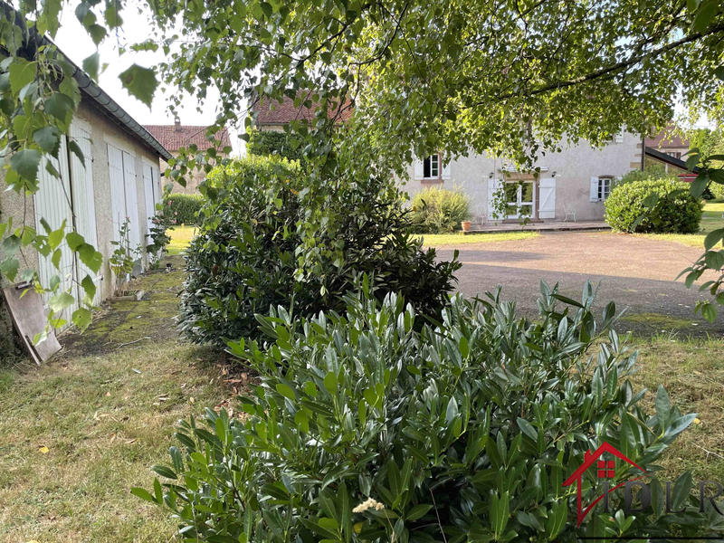 Maison - 216 m² - 8 pièces